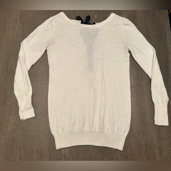 Motherhood Maternity Sweaters - MOTHERHOOD MATERNITY WHITE WITH BLACK BOW SWEATER - Size Medium SKU:399
